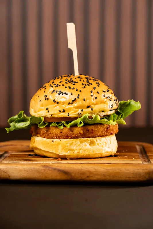 Hambúrguer de frango empanado