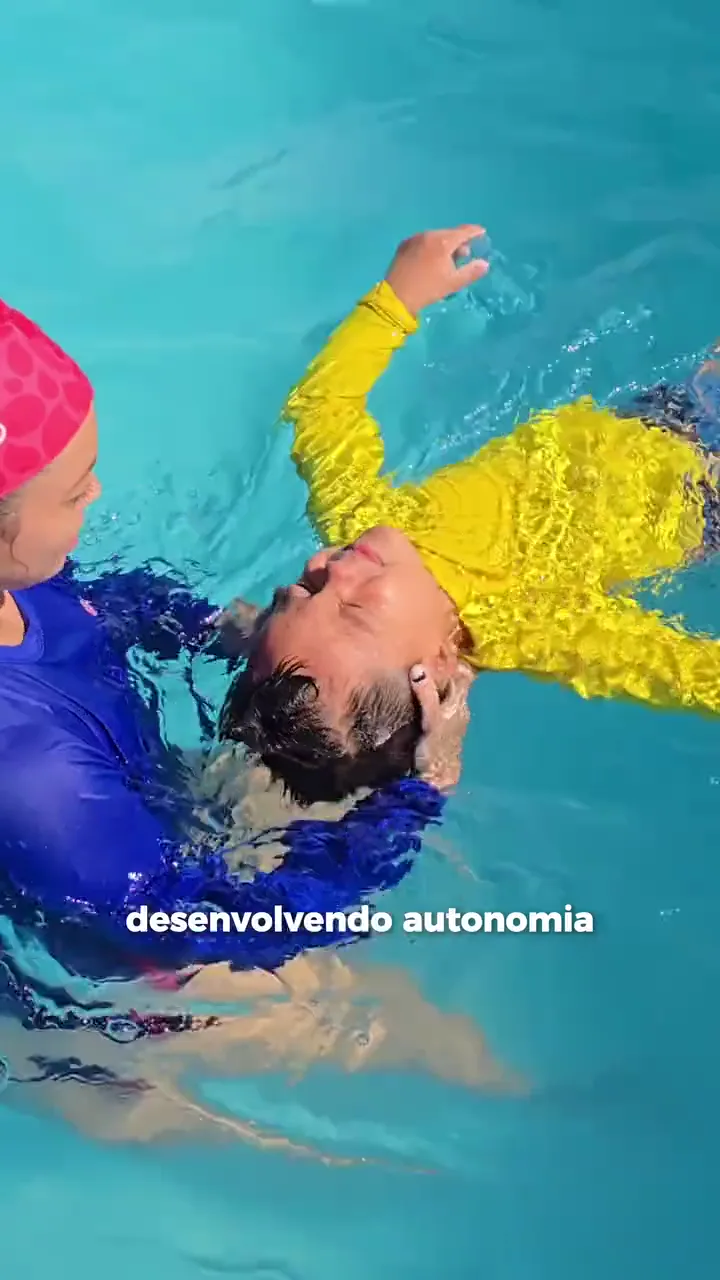 Vídeo da Let's Kids sobre nadar sem óculos